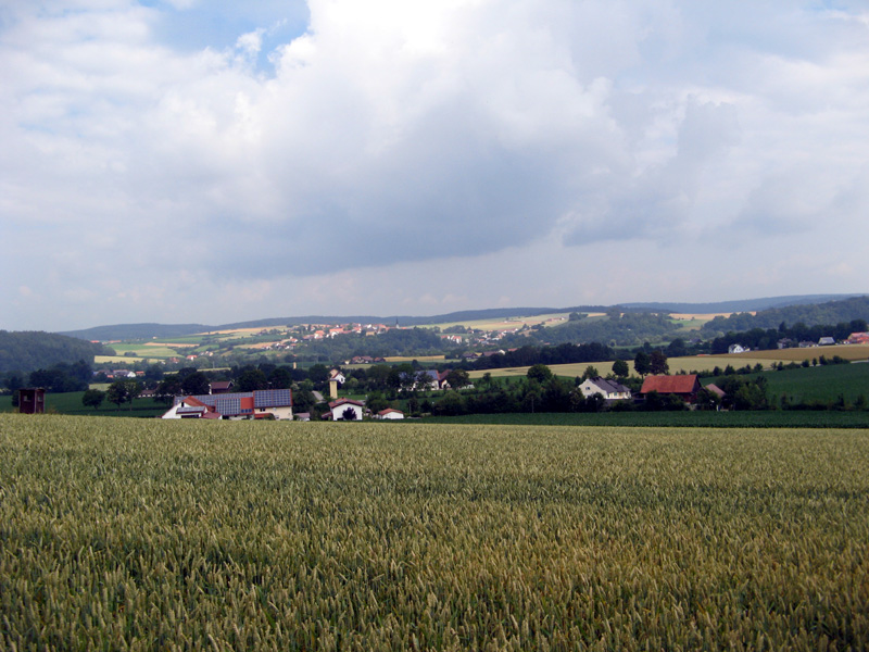 7.jpg - ...übers Land....